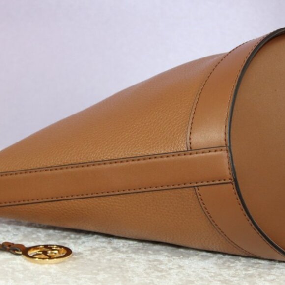 Michael Kors Pebbled Leather Bucket Bag & Jet Set Continental Wallet Set – Acorn - Picture 6 of 13